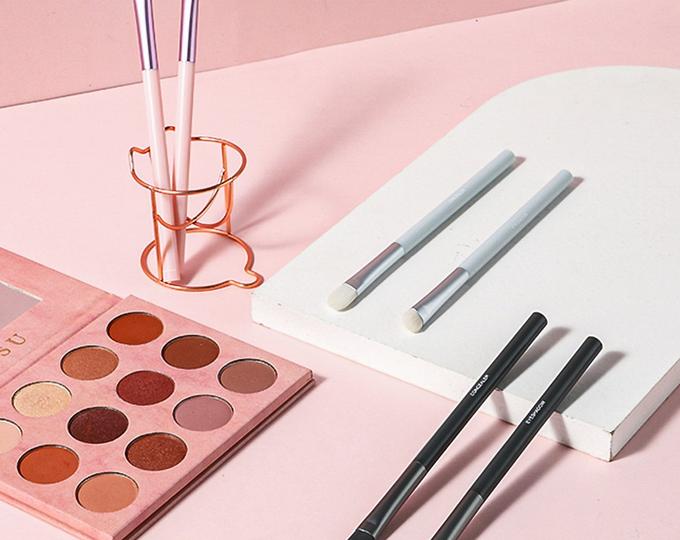 MINISO Macaron collection: makeup brushes and makeup palette